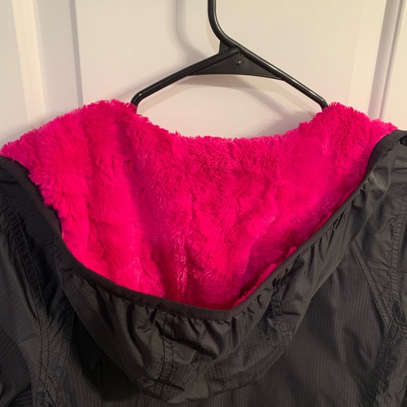 Furry fleece North Face jacket - Picture 7 of 8